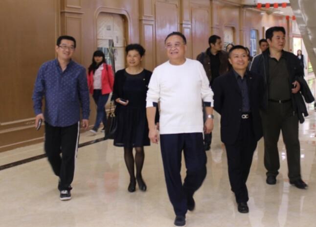 1.jpg WilliamHillÖÐÎĹٷ½ÍøÕ¾ÊÕ¹º²©ÃÀ×°Êγǣº´ÓÕÐÉÌÎïÒµ×âÁÞµ½ÖÇÄÜ»·±£µÄÉúÑÄ·½·¨µÄÌᳫÕß